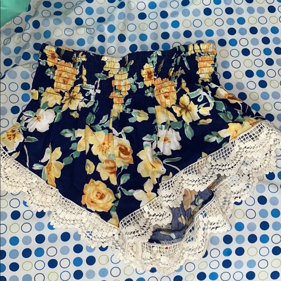 Forever 21 Pants - Floral shorts elastic waist F21